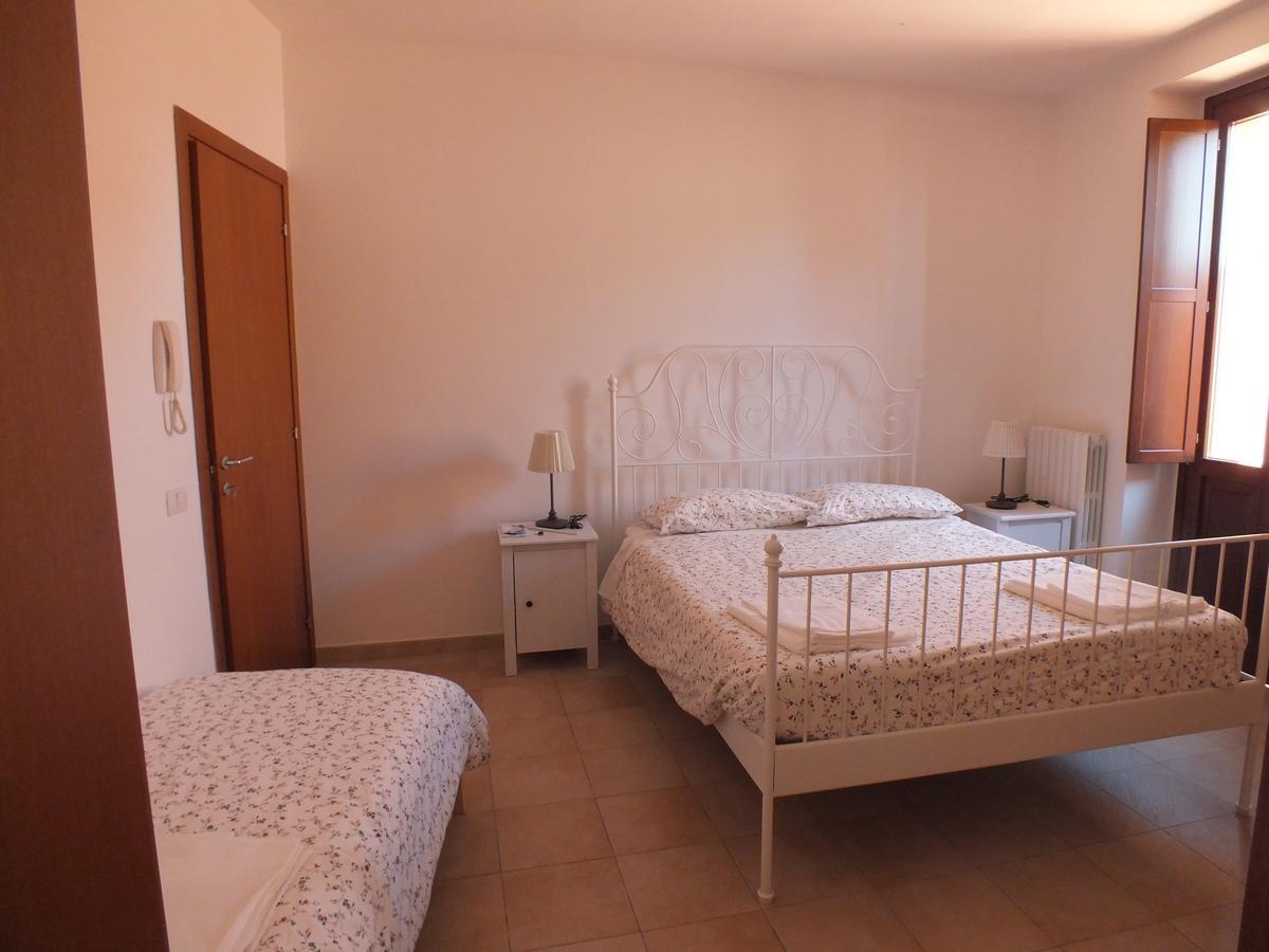 Il Torrione Bed & Breakfast Йези Екстериор снимка