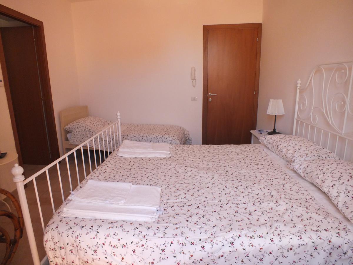 Il Torrione Bed & Breakfast Йези Екстериор снимка